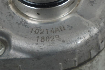 Snett uppifrån på Startmotor från en Yamaha XT 1200 Z -2011 motorcykel.