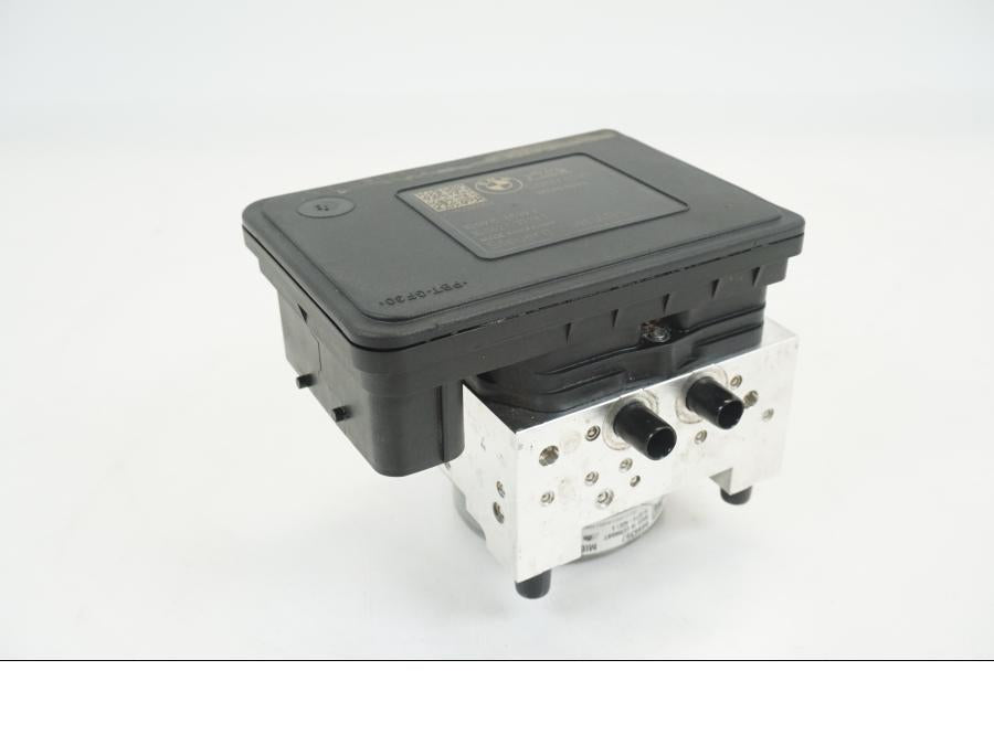 Framsidan på ABS Modulator från en BMW S 1000 XR -2019 motorcykel.