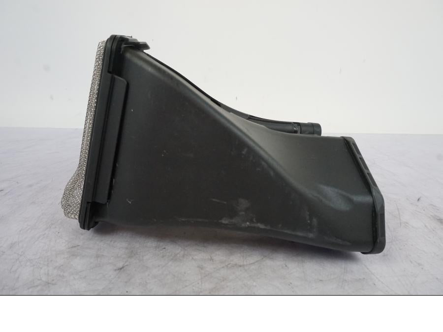 Vänster sida på Luftrör från en KTM 1290 Super Duke R -2023 motorcykel.