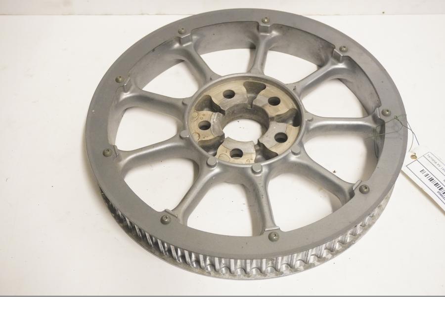 Framsidan på Remdrev från en Yamaha XV 1600 -2002 motorcykel.