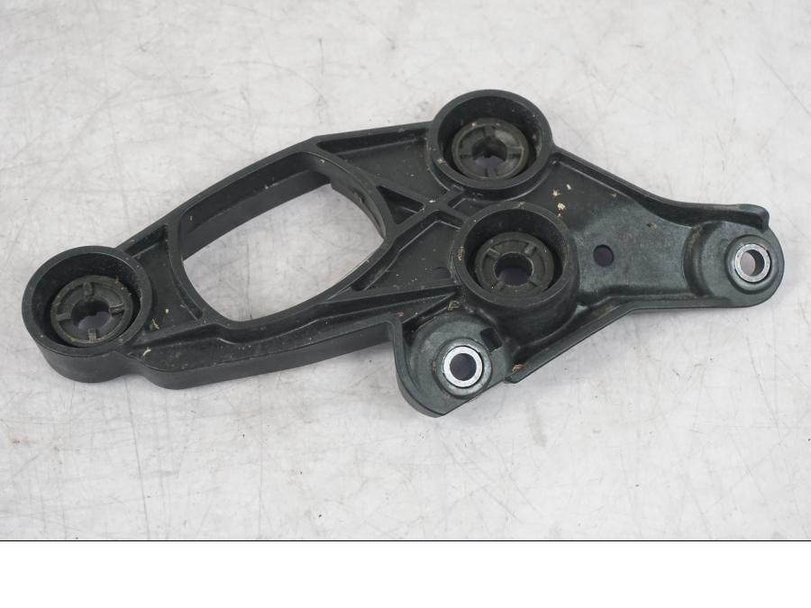 Vänster sida på Instrumentfäste från en Yamaha MT-09 -2016 motorcykel.