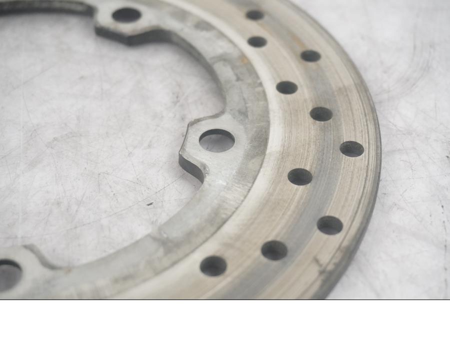 Vänster sida på Bromsskiva från en Yamaha YZF 1000 R1 -2008 motorcykel.