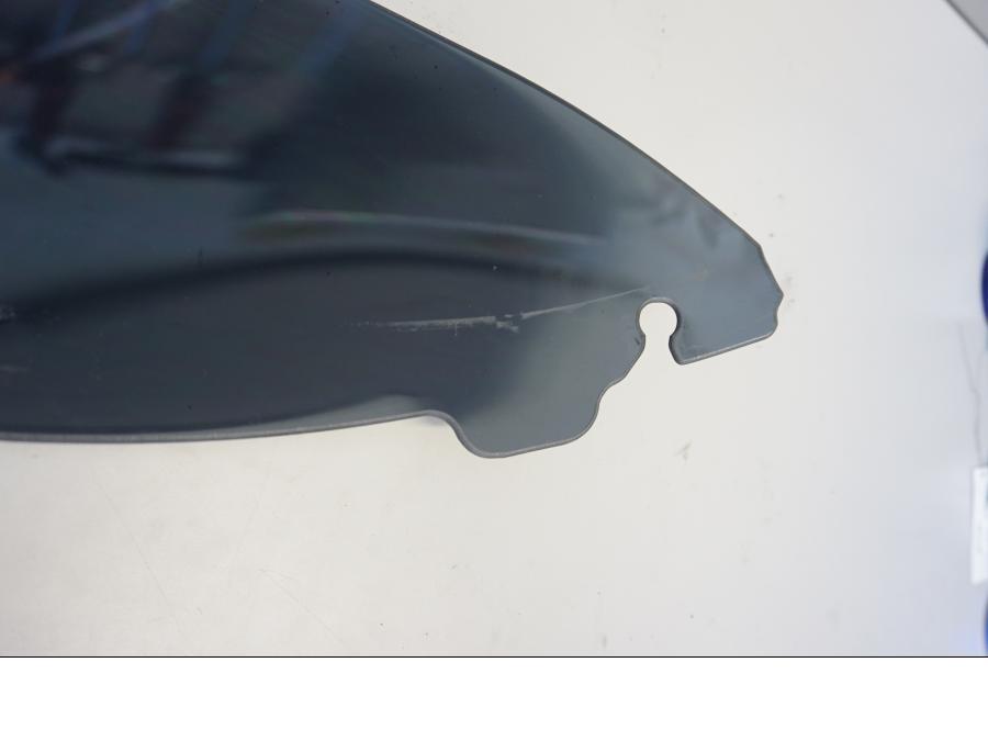 Snett uppifrån på Vindruta från en H-D Street Glide FLHX -2015 motorcykel.