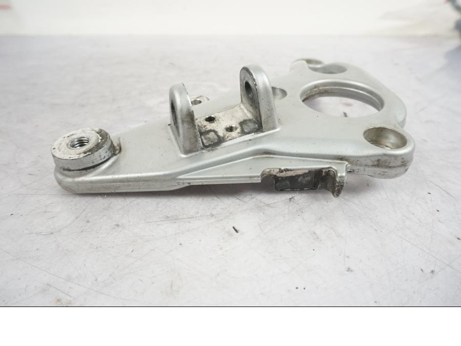 Höger sida på Fotpinnefäste från en BMW R 850 R -2004 motorcykel.