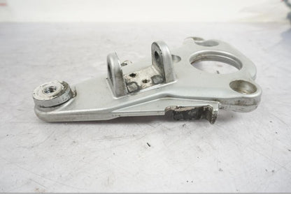 Höger sida på Fotpinnefäste från en BMW R 850 R -2004 motorcykel.