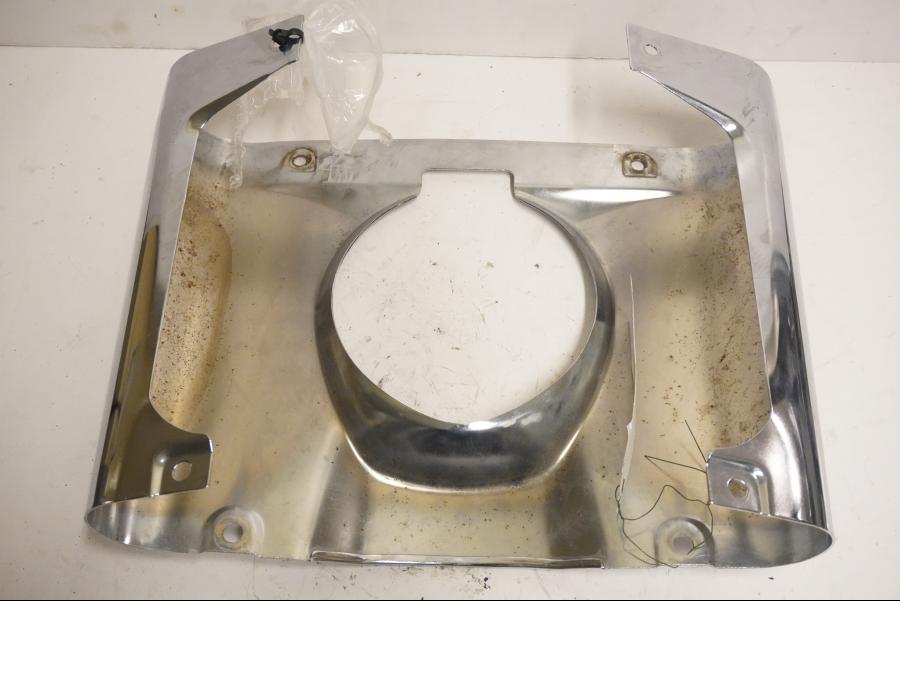 Baksidan på Gaffelbendekor från en Suzuki VL 1500 -1998 motorcykel.