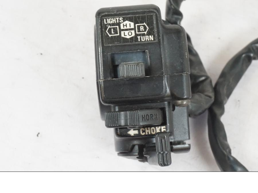 Baksidan på Styrelreglage från en Suzuki GSX 550 EF -1985 motorcykel.