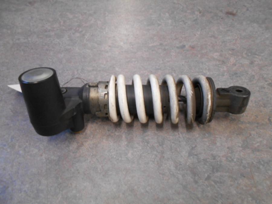 Baksidan på Stötdämpare från en Honda CBR 900 RR -2000 motorcykel.