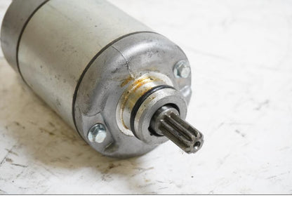 Baksidan på Startmotor från en Yamaha MT-09 Tracer -2016 motorcykel.