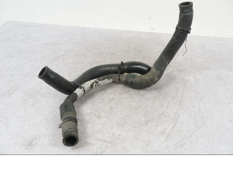 Vänster sida på Vattenkyl Slang Set från en Buell 1125 R -2008 motorcykel.