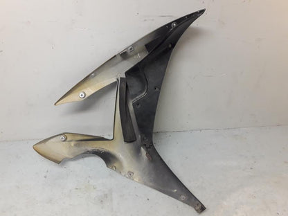 Baksidan på Sidkåpa från en Yamaha YZF 1000 R1 -2003 motorcykel.