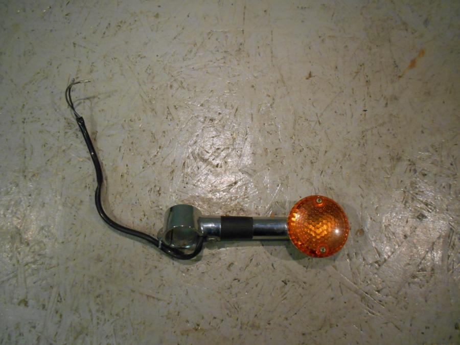 Baksidan på Blinkers från en Suzuki VS 750 Intruder -1986 motorcykel.