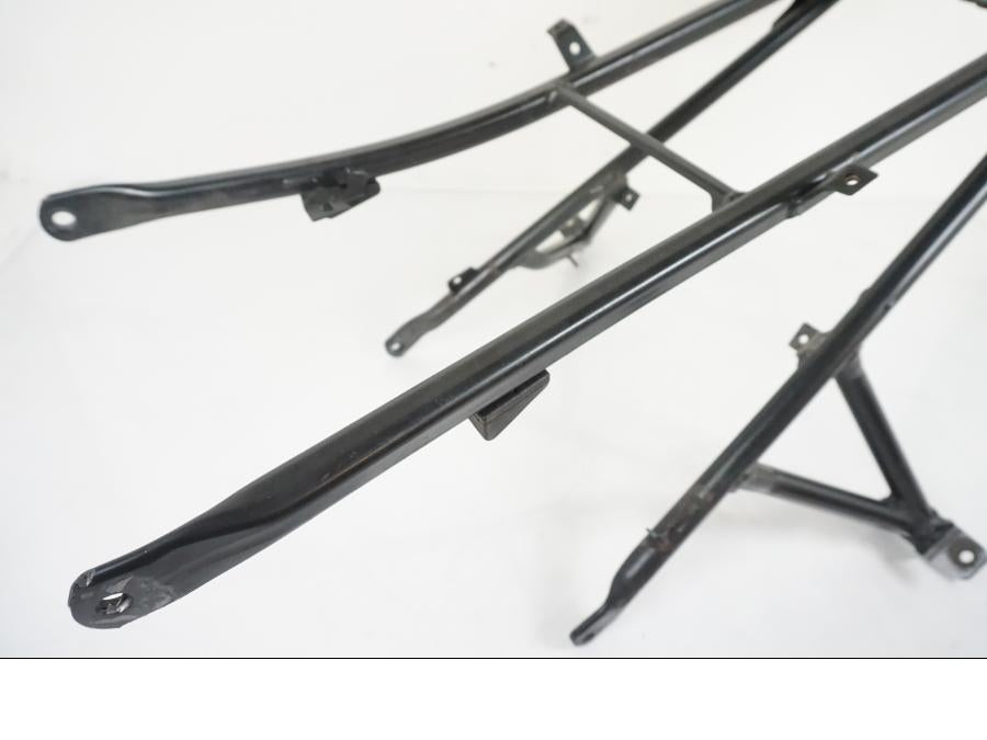 Höger sida på Bakram från en BMW F 650 CS -2002 motorcykel.