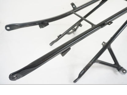 Höger sida på Bakram från en BMW F 650 CS -2002 motorcykel.