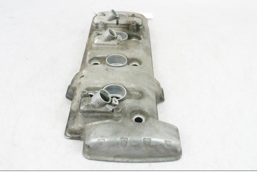 Baksidan på Ventilkåpa från en BMW K 1200 S -2005 motorcykel.