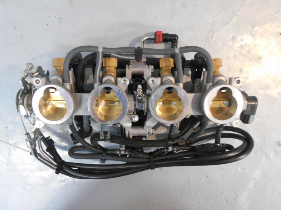 Baksidan på Spjällhus från en Kawasaki Z 900 -2018 motorcykel.