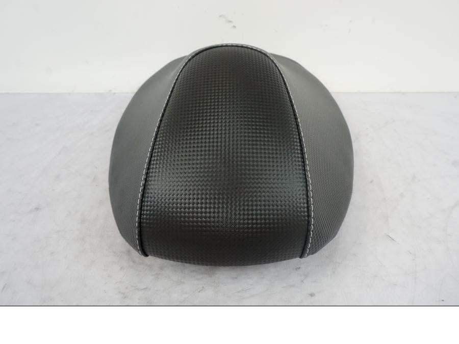 Snett uppifrån på Sadel från en Yamaha Aerox -2006 motorcykel.