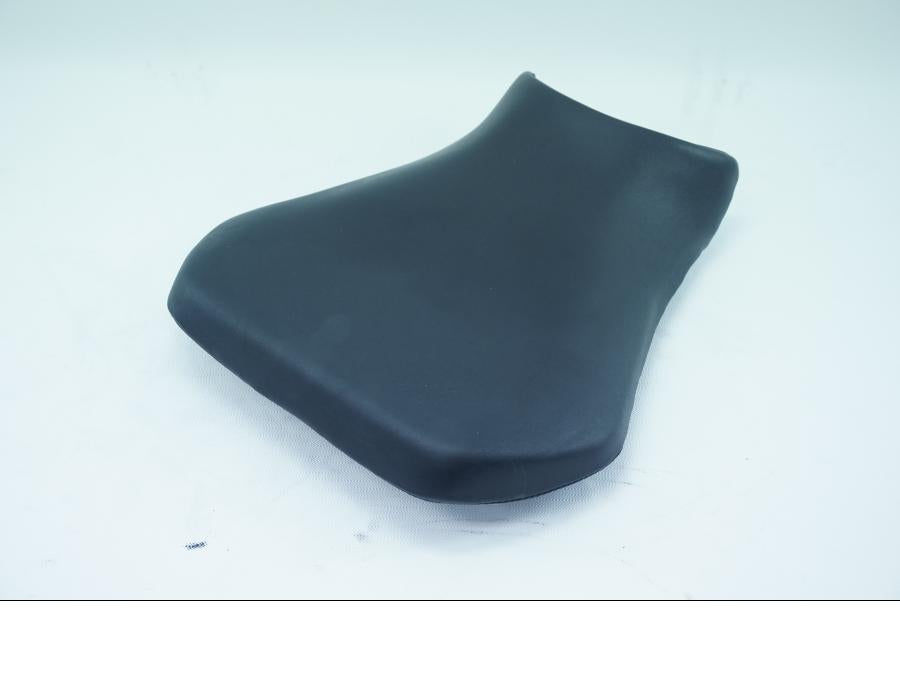 Vänster sida på Sadel från en Yamaha YZF 1000 R1 -2002 motorcykel.