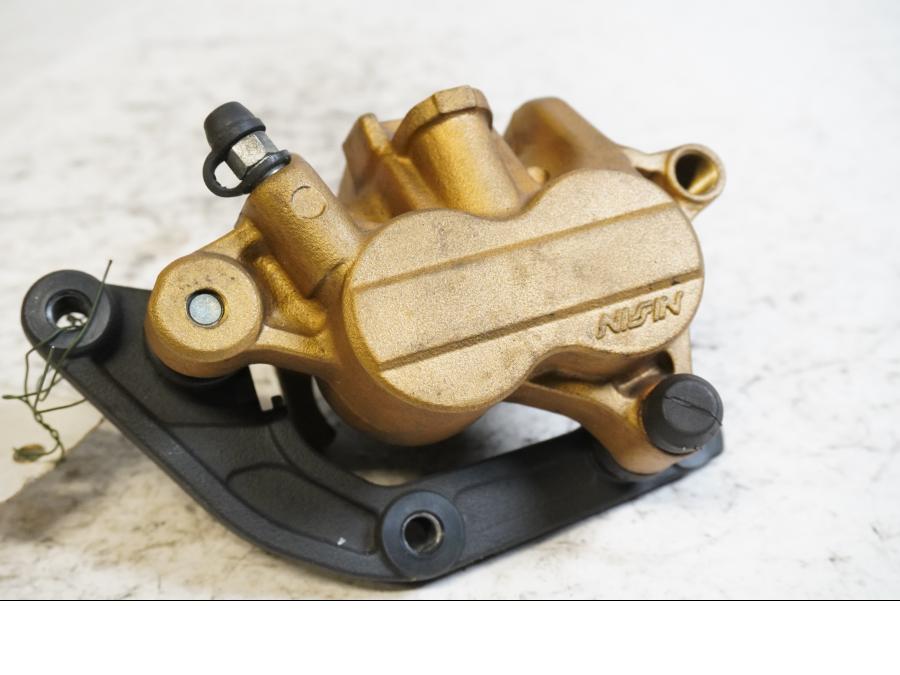 Framsidan på Bromsok från en Triumph Street Triple -2011 motorcykel.