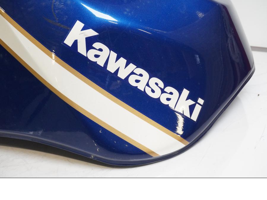 Baksidan på Bensintank från en Kawasaki ZX-10 -2014 motorcykel.