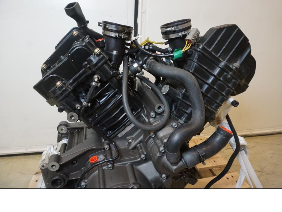 Höger sida på Reservdelsmotor från en Buell 1125 R -2008 motorcykel.