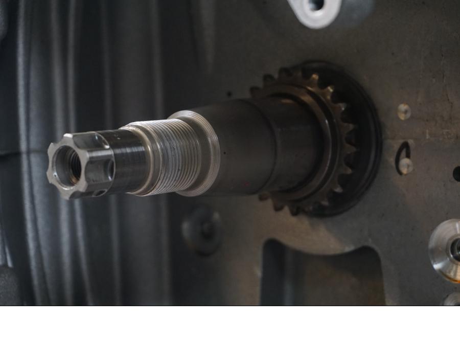 Snett uppifrån på Motorblock från en BMW R 1200 GSA -2014 motorcykel.