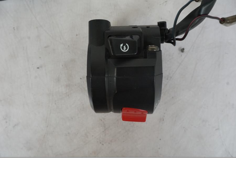 Höger sida på Styrelreglage från en Suzuki GSX-R 1000 -2005 motorcykel.