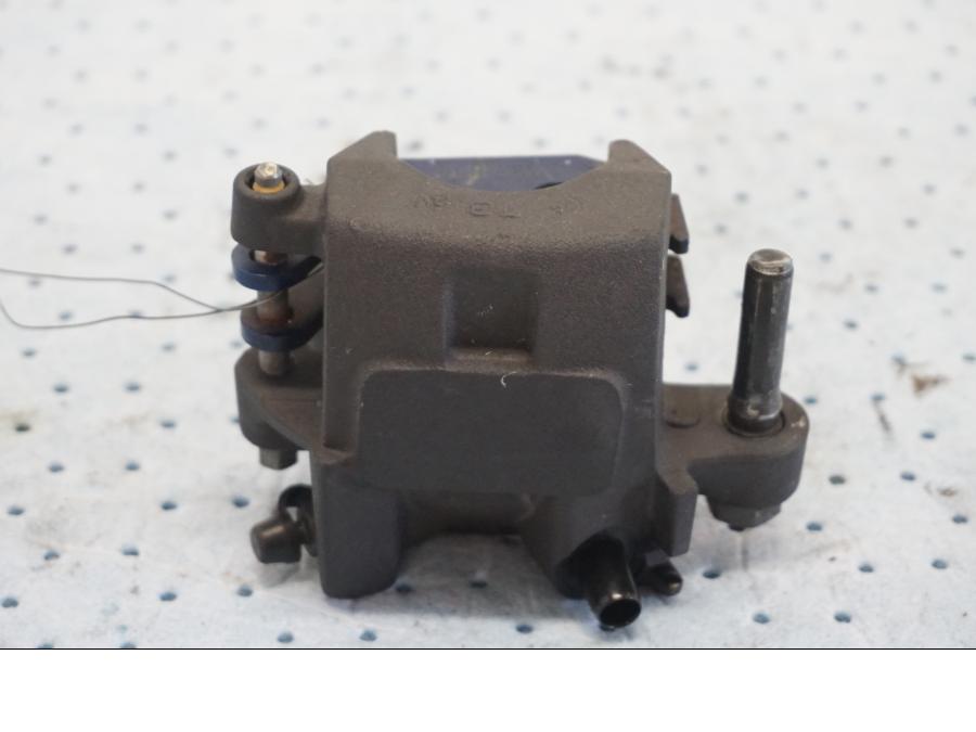 Höger sida på Bromsok från en Kawasaki Z 900 -2019 motorcykel.