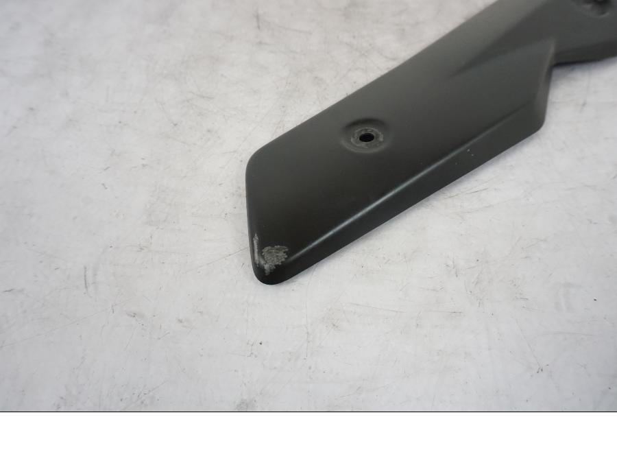 Vänster sida på Värmeskydd från en KTM 1290 Super Duke R -2021 motorcykel.