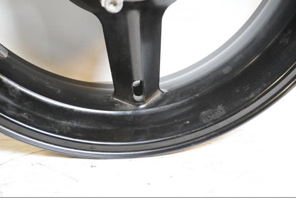 Höger sida på Fälg från en Suzuki GSX-R 600 -2004 motorcykel.