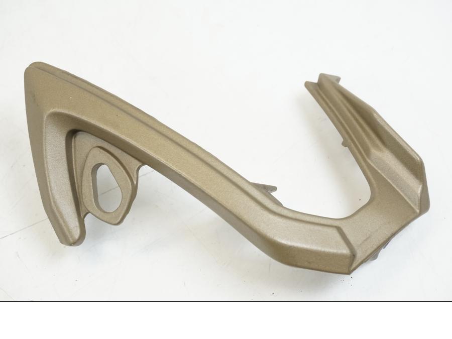 Framsidan på Strålkastarfäste från en Ducati Streetfighter S -2011 motorcykel.