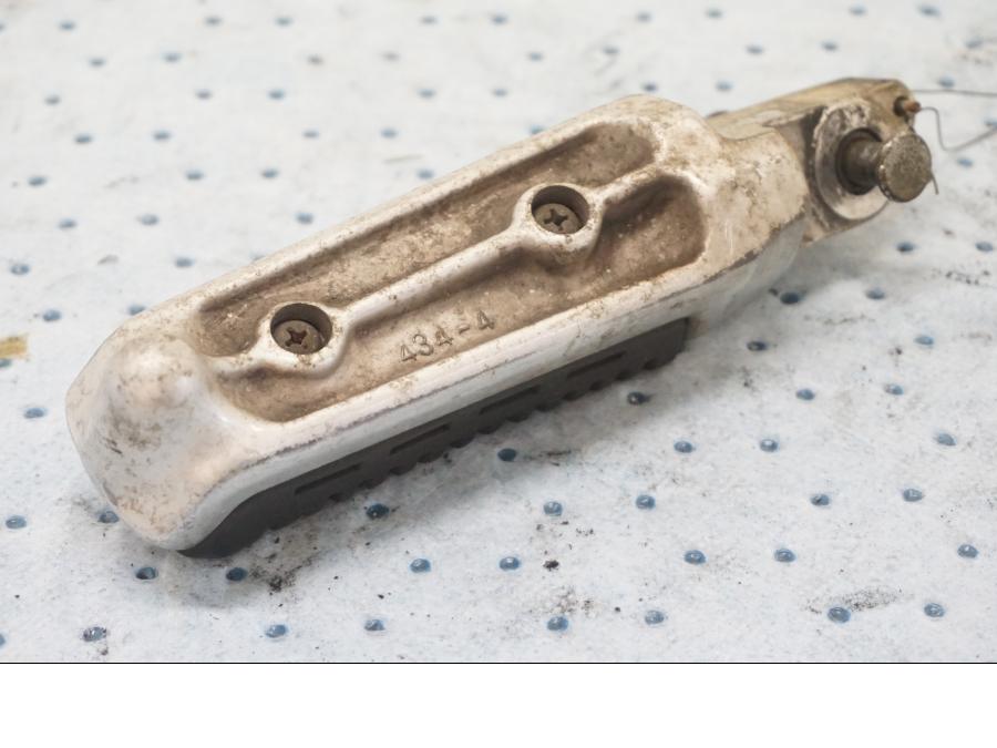 Baksidan på Fotpinne från en Suzuki GSX 550 -1985 motorcykel.