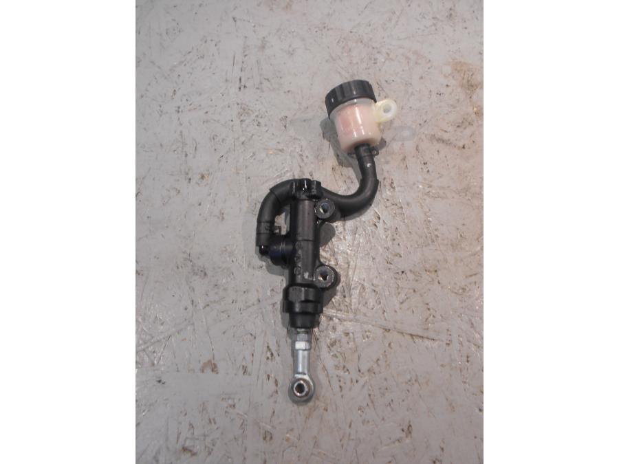 Framsidan på Bromshuvudcylinder från en Kawasaki ZX-10R -2008 motorcykel.