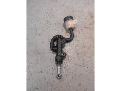 Framsidan på Bromshuvudcylinder från en Kawasaki ZX-10R -2008 motorcykel.