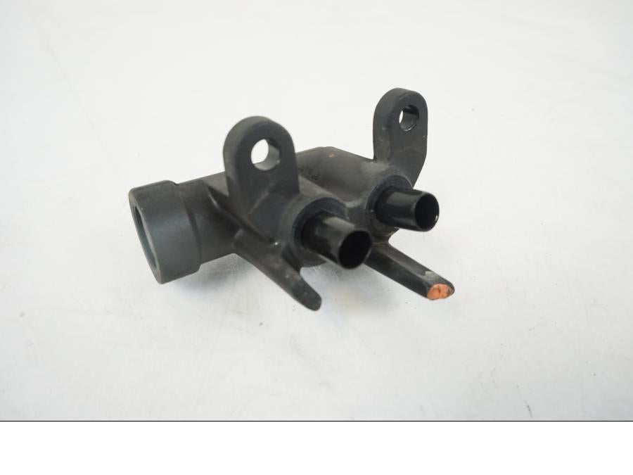 Framsidan på Bromsfördelare från en Honda XL 1000 V -2008 motorcykel.