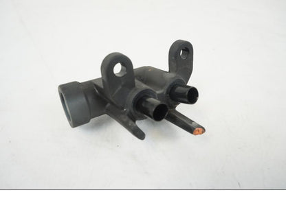 Framsidan på Bromsfördelare från en Honda XL 1000 V -2008 motorcykel.