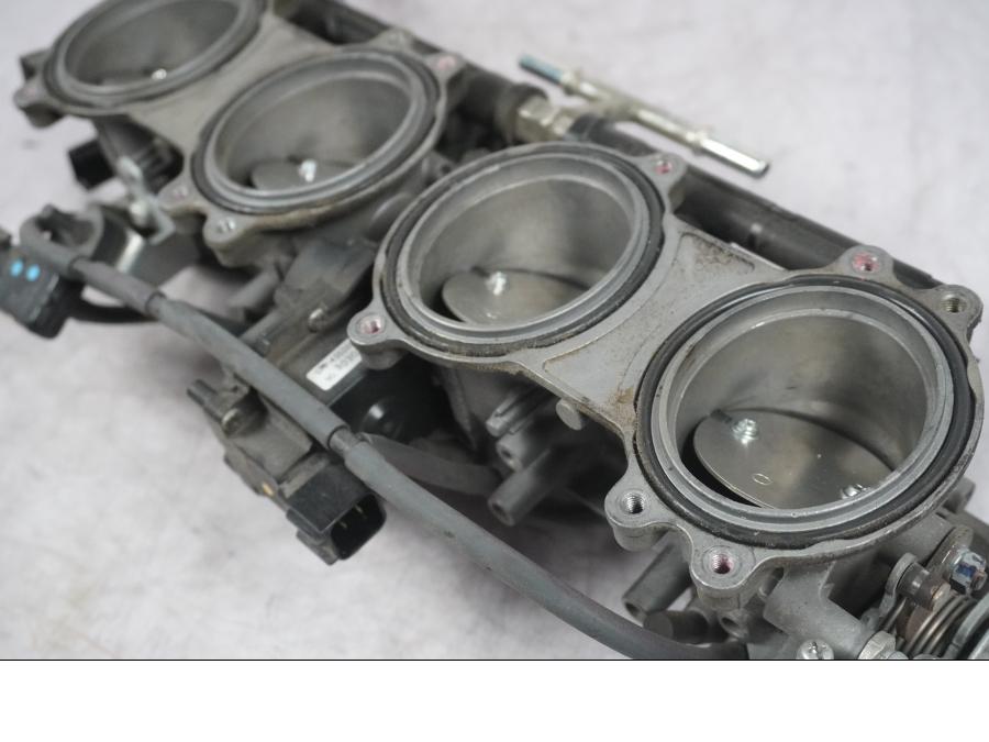 Baksidan på Spjällhus från en Kawasaki ZX-10R -2008 motorcykel.