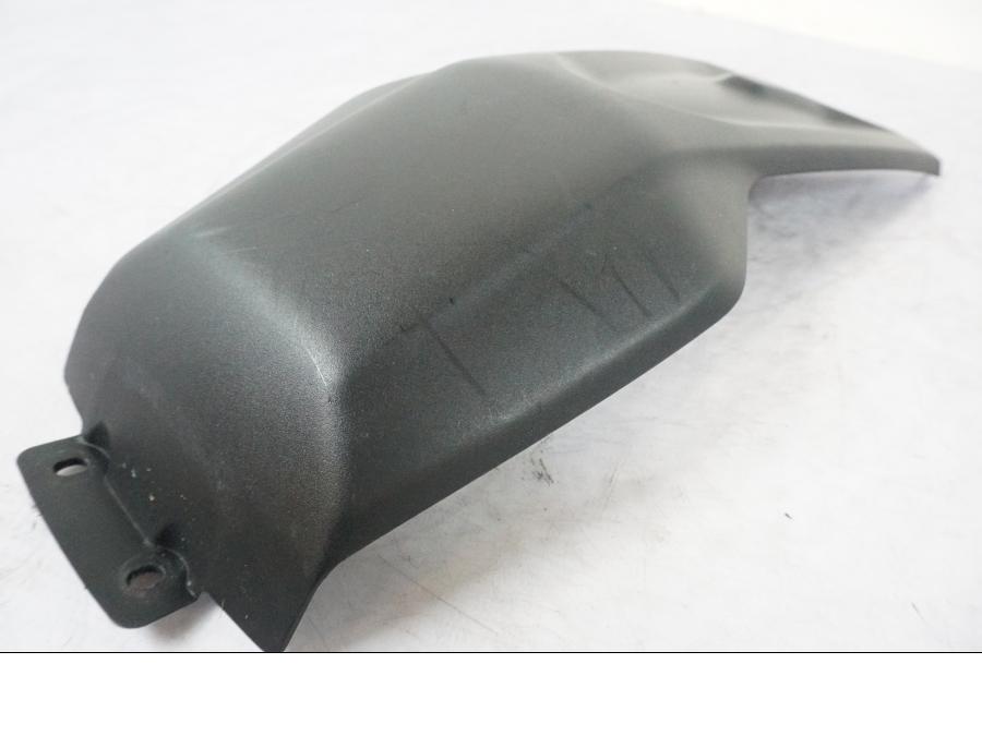 Snett uppifrån på Bensintankskåpa från en Yamaha MT-07 -2023 motorcykel.