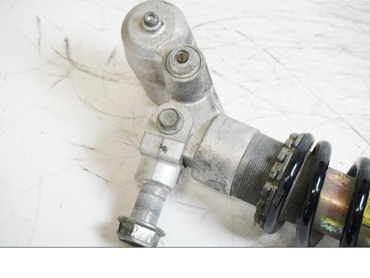 Snett uppifrån på Stötdämpare från en Suzuki GSX-R 750 -1999 motorcykel.