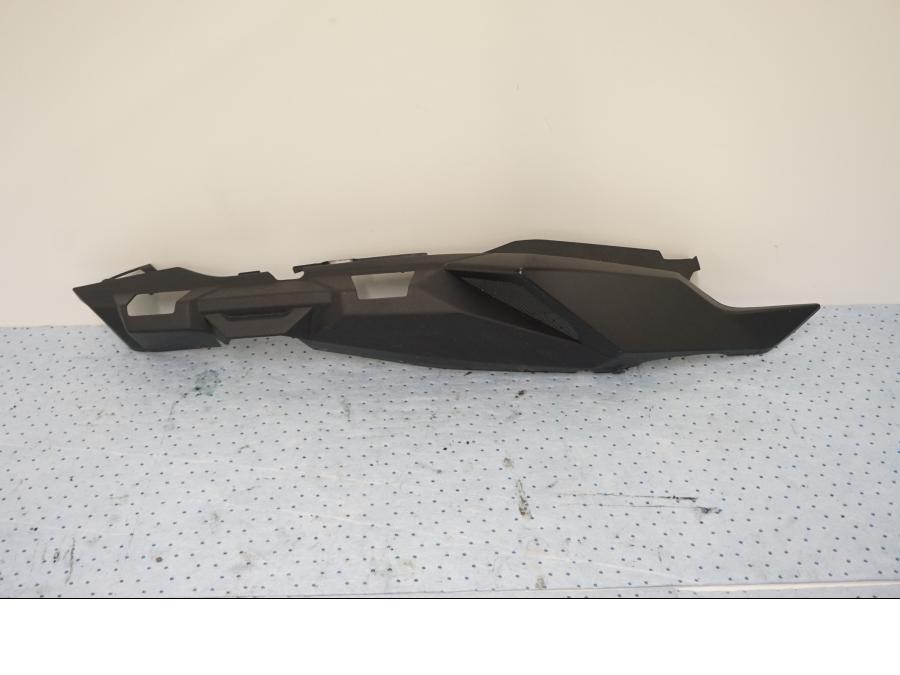 Framsidan på Bakvinge från en Yamaha MT-09 Tracer -2019 motorcykel.