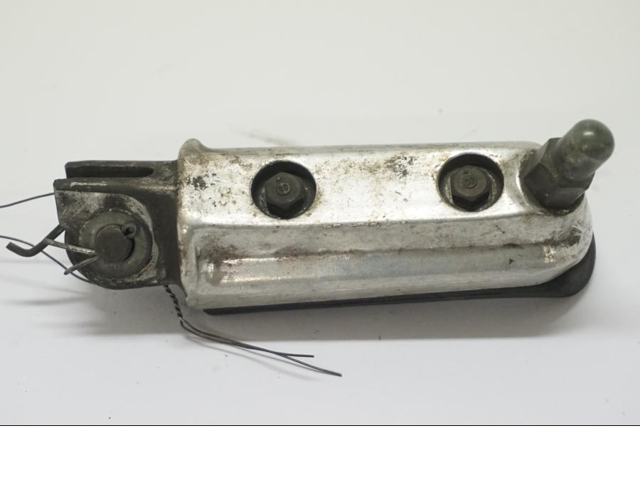 Baksidan på Fotpinne från en Honda VTR 1000 F -2005 motorcykel.