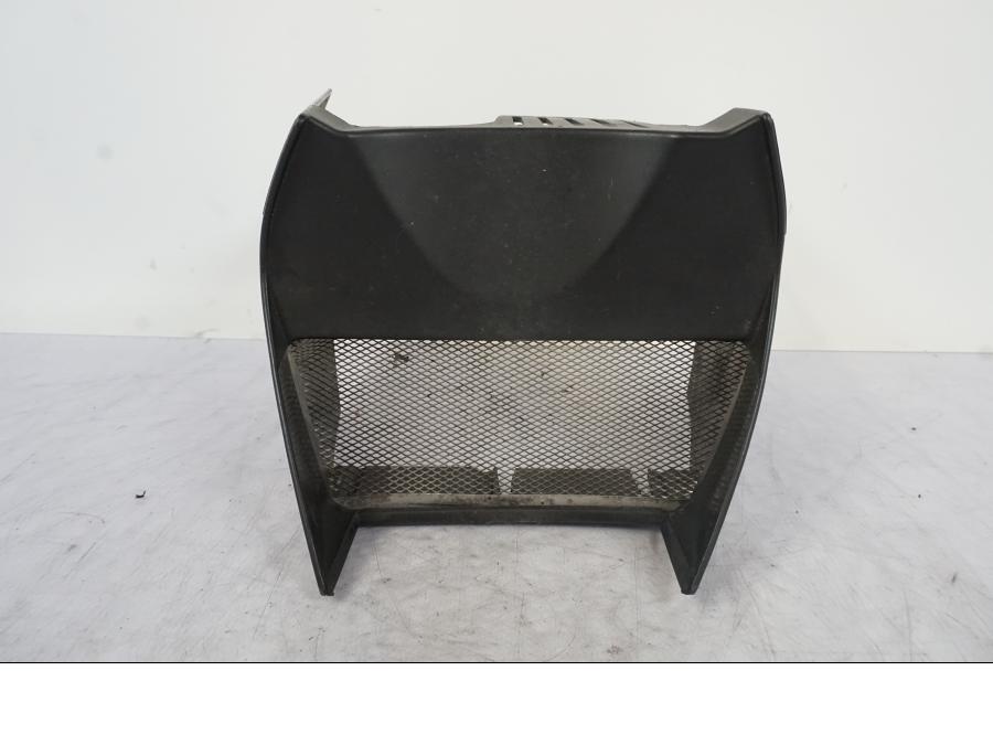 Snett nerifrån på Magkåpa från en KTM 990 Super Duke -2006 motorcykel.