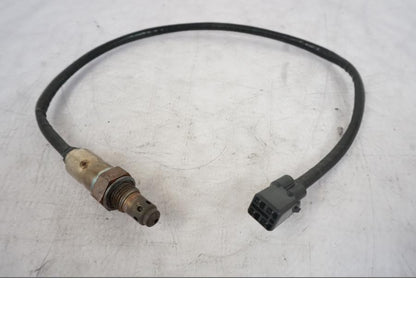 Framsidan på Lambdasond från en KTM 1290 Super Duke R -2023 motorcykel.