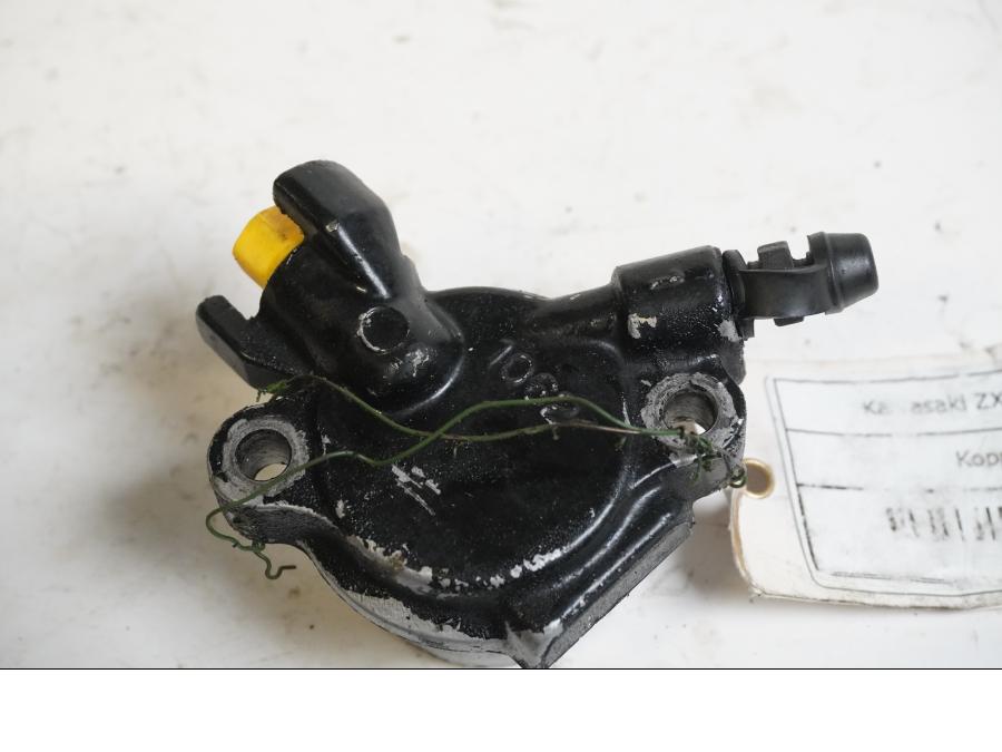 Framsidan på Kopplingslavcylinder från en Kawasaki ZX-9R -1996 motorcykel.