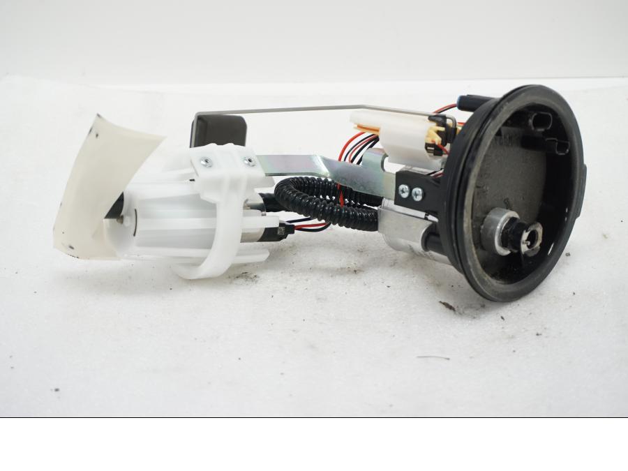 Framsidan på Bensinpump insprut från en BMW R 1200 GSA -2017 motorcykel.