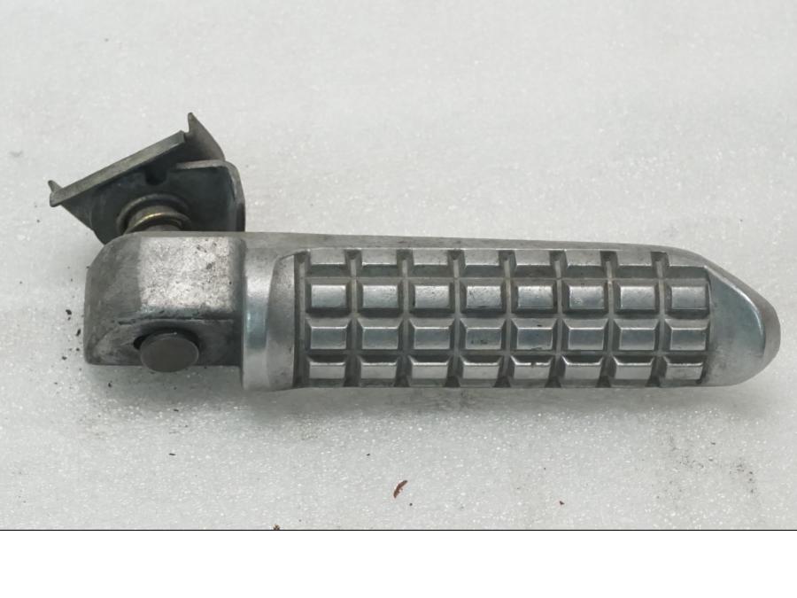 Framsidan på Fotpinne från en Kawasaki ZX-9R -1998 motorcykel.