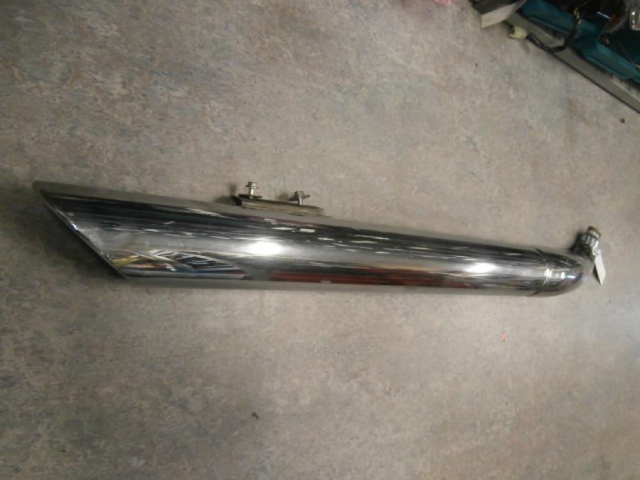 Framsidan på Ljuddämpare från en Triumph Rocket III -2011 motorcykel.