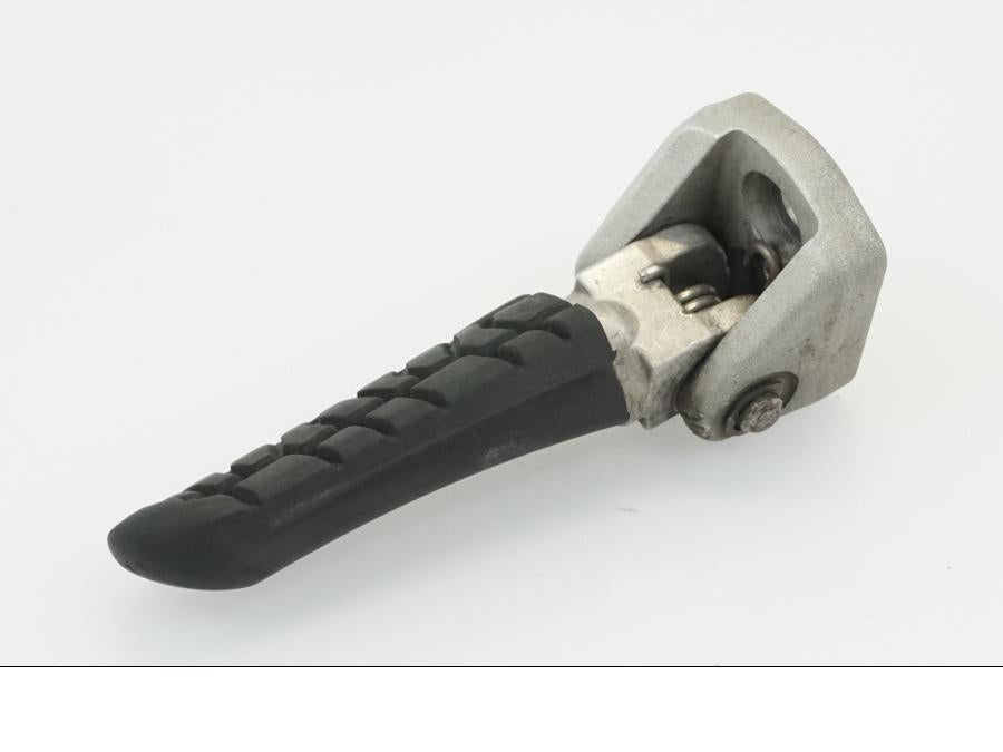 Baksidan på Fotpinne från en KTM 690 Duke -2012 motorcykel.