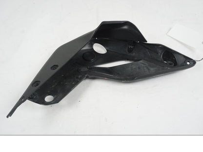 Snett uppifrån på Sidkåpa innerplast från en MV Agusta Dragster -2014 motorcykel.