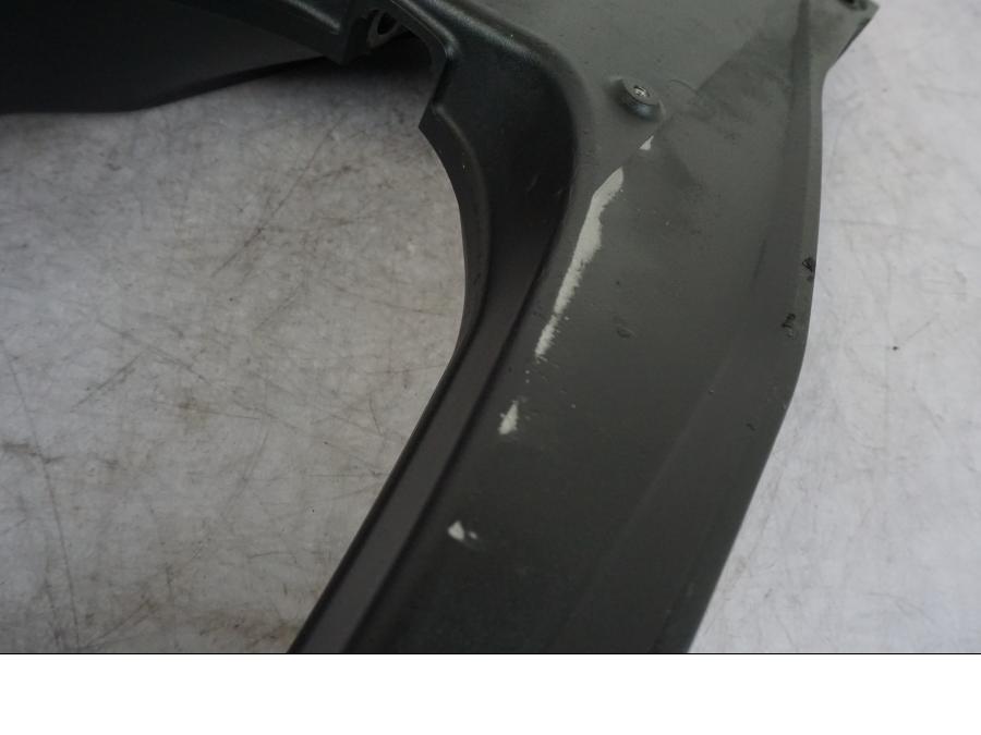 Snett nerifrån på Sving från en KTM 1290 Super Adventure S -2022 motorcykel.